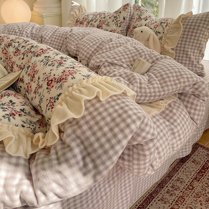 91家纺网 家纺一手货源 找家纺 瑞莱 （持续上新）2025冬季新款拼接款花边牛奶绒四件套 雪中梅