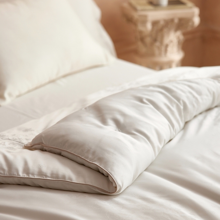 91家纺网 家纺一手货源 找家纺 芯氧 2025新款蝴蝶仙子羊绒被 被子被芯 白色