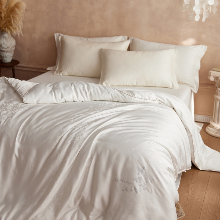 91家纺网 家纺一手货源 找家纺 芯氧 2025新款蝴蝶仙子羊绒被 被子被芯 白色