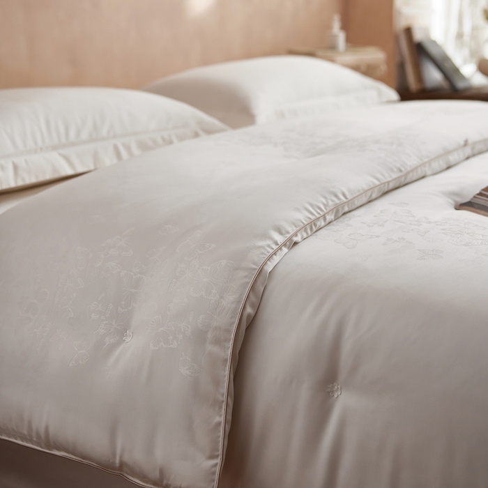 91家纺网 家纺一手货源 找家纺 芯氧 2025新款蝴蝶仙子羊绒被 被子被芯 白色