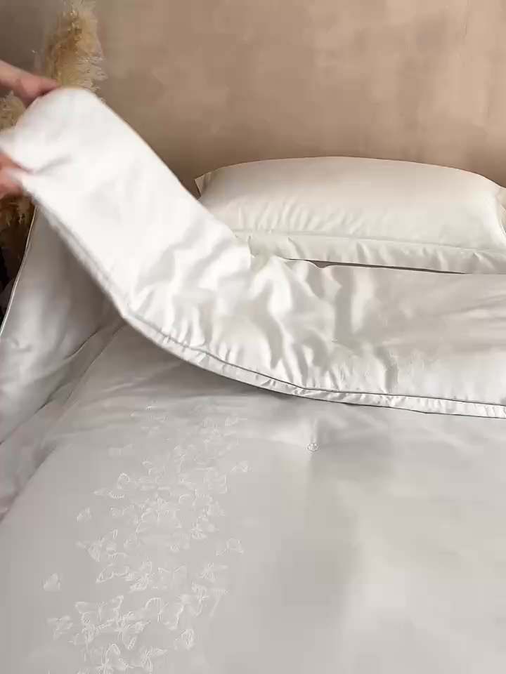 91家纺网 家纺一手货源 找家纺 芯氧 2025新款蝴蝶仙子羊绒被 被子被芯 白色