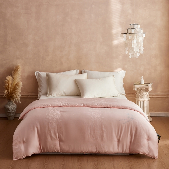 91家纺网 家纺一手货源 找家纺 芯氧 2025新款蝴蝶仙子羊绒被 被子被芯 粉色