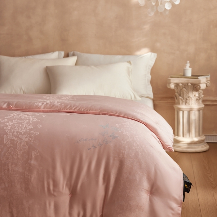 91家纺网 家纺一手货源 找家纺 芯氧 2025新款蝴蝶仙子羊绒被 被子被芯 粉色