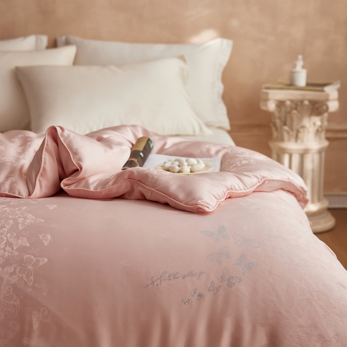 91家纺网 家纺一手货源 找家纺 芯氧 2025新款蝴蝶仙子羊绒被 被子被芯 粉色