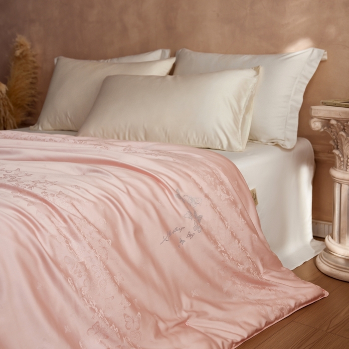 91家纺网 家纺一手货源 找家纺 芯氧 2025新款蝴蝶仙子羊绒被 被子被芯 粉色