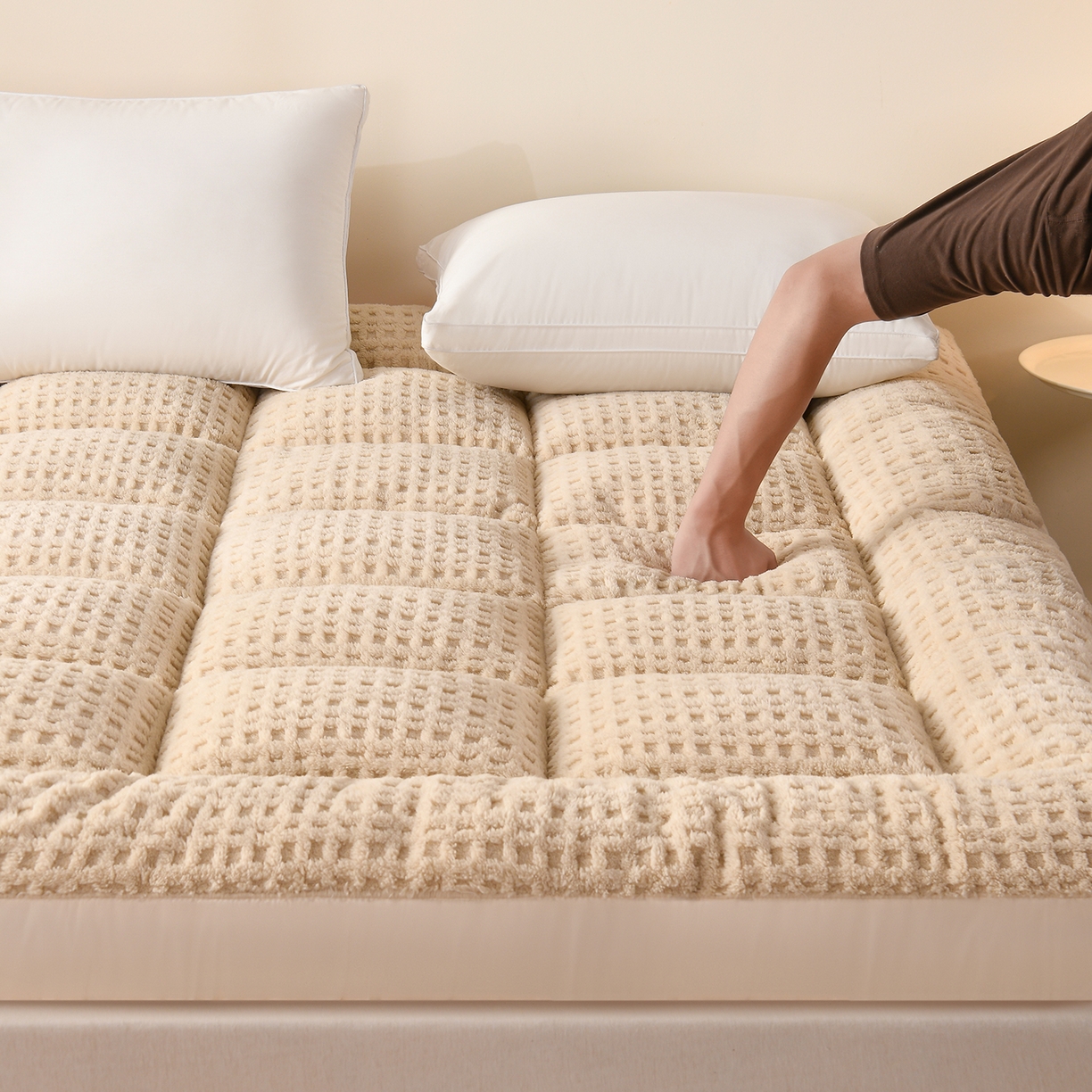 91家纺网 家纺一手货源 找家纺 （总）预言家纺 2025新款A类舒棉绒牛奶绒羽丝绒床垫褥子多功能软垫垫子