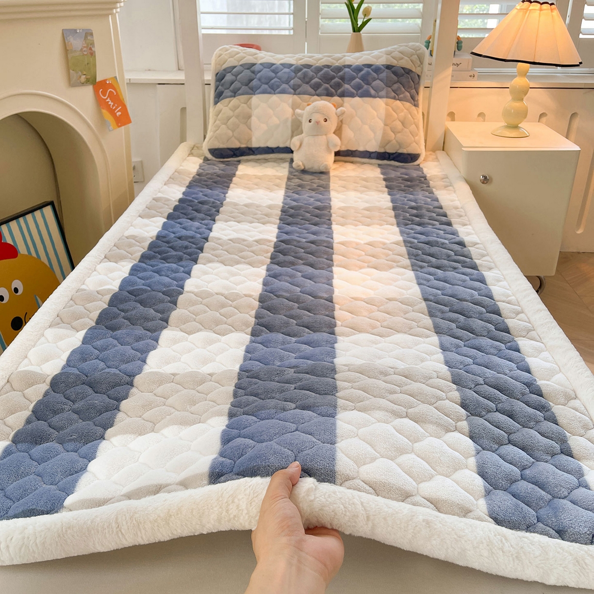 91家纺网 家纺一手货源 找家纺 （总）喜居 2025新款加厚印花牛奶绒夹棉床垫床褥垫褥子床护垫