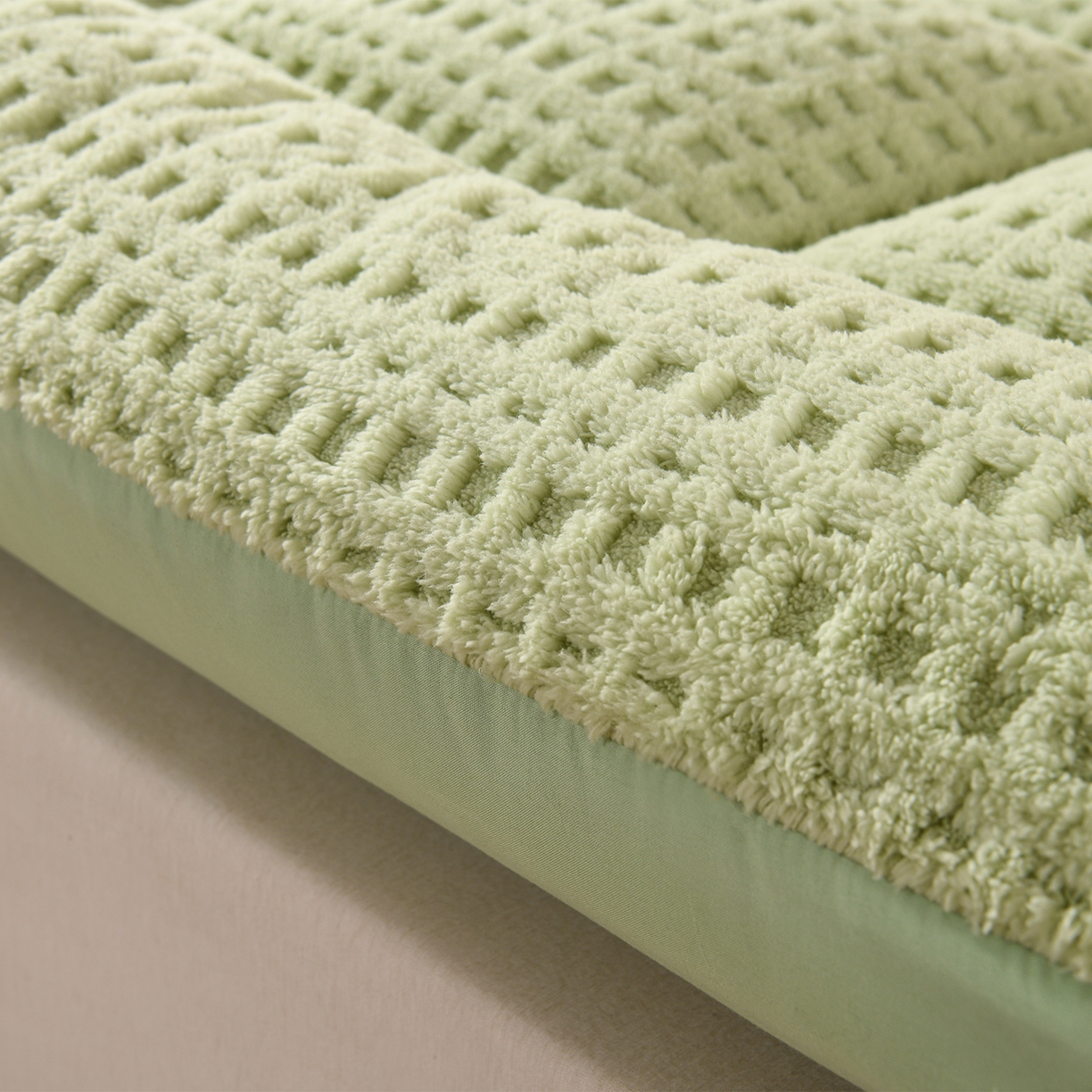 91家纺网 家纺一手货源 找家纺 预言家纺 2025新款A类舒棉绒牛奶绒羽丝绒床垫褥子多功能软垫垫子 抹茶绿