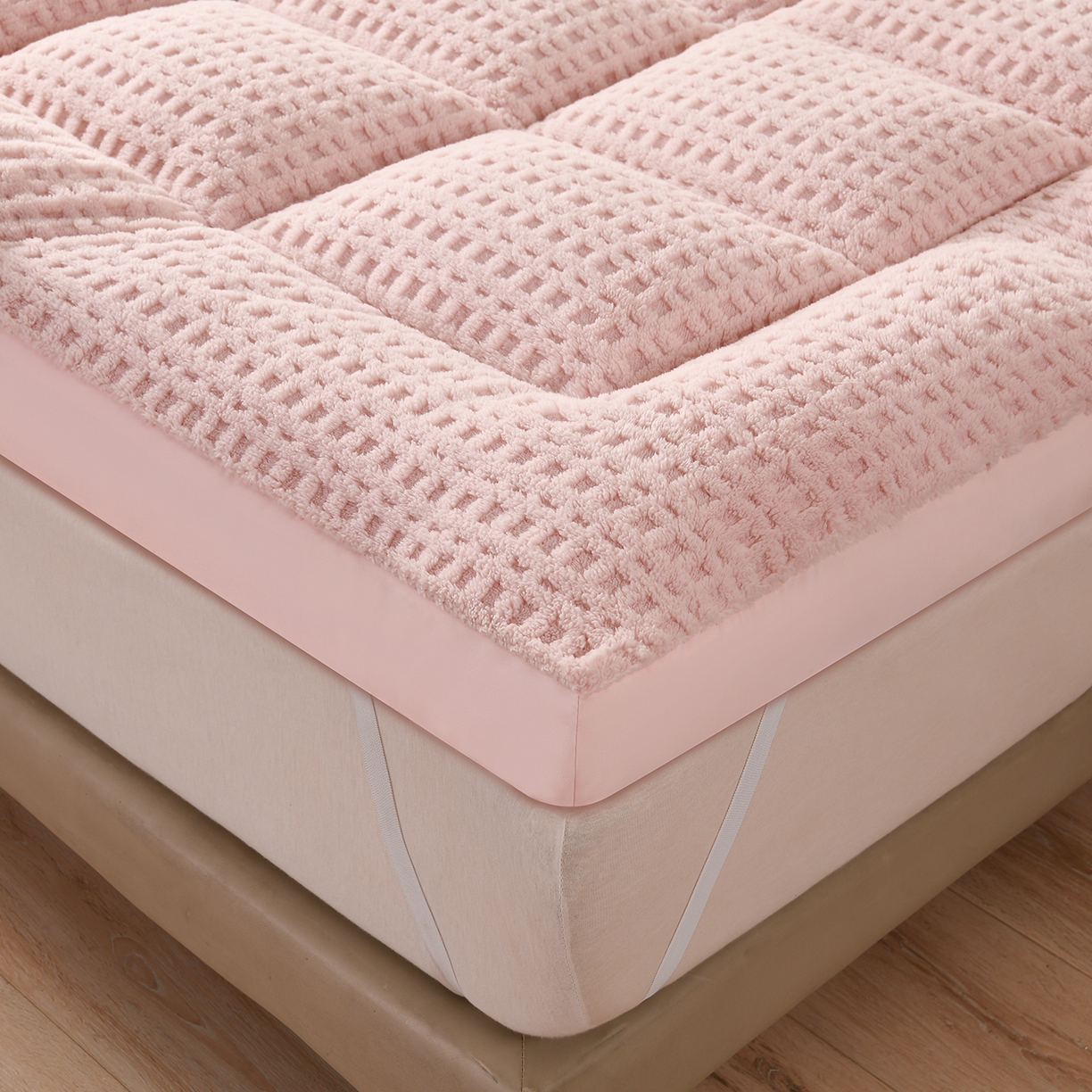 91家纺网 家纺一手货源 找家纺 预言家纺 2025新款A类舒棉绒牛奶绒羽丝绒床垫褥子多功能软垫垫子 浅粉