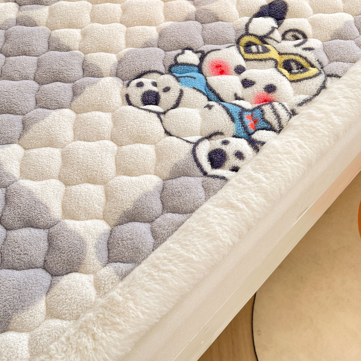 91家纺网 家纺一手货源 找家纺 （总）喜居 2025新款加厚印花牛奶绒夹棉床垫床褥垫褥子床护垫