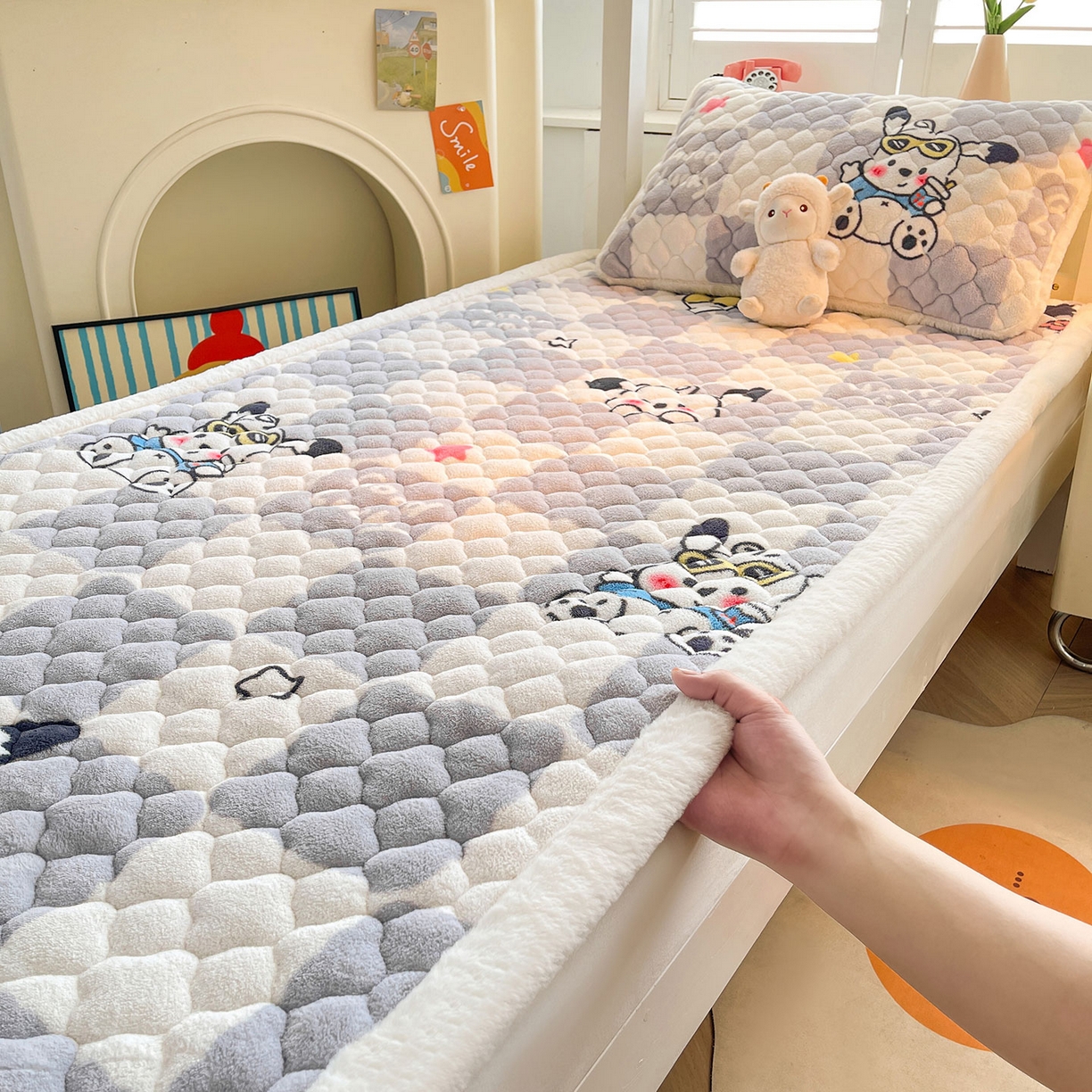 91家纺网 家纺一手货源 找家纺 （总）喜居 2025新款加厚印花牛奶绒夹棉床垫床褥垫褥子床护垫