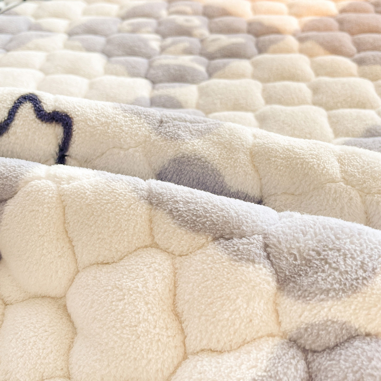 91家纺网 家纺一手货源 找家纺 （总）喜居 2025新款加厚印花牛奶绒夹棉床垫床褥垫褥子床护垫