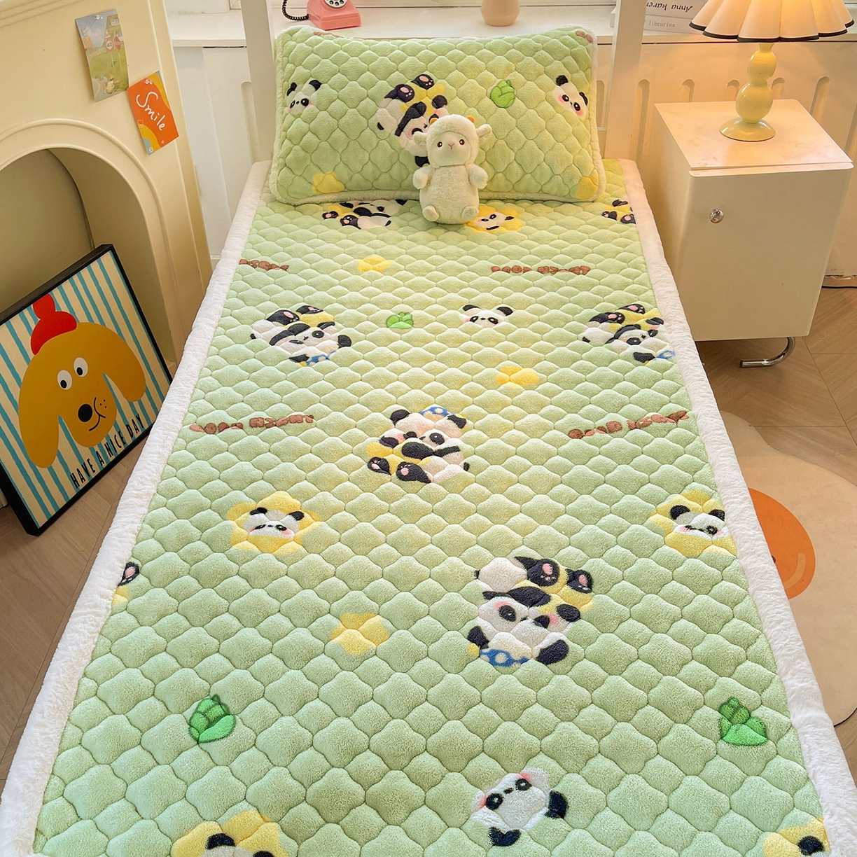 91家纺网 家纺一手货源 找家纺 喜居 2025新款加厚印花牛奶绒夹棉床垫床褥垫褥子床护垫 晚安熊猫