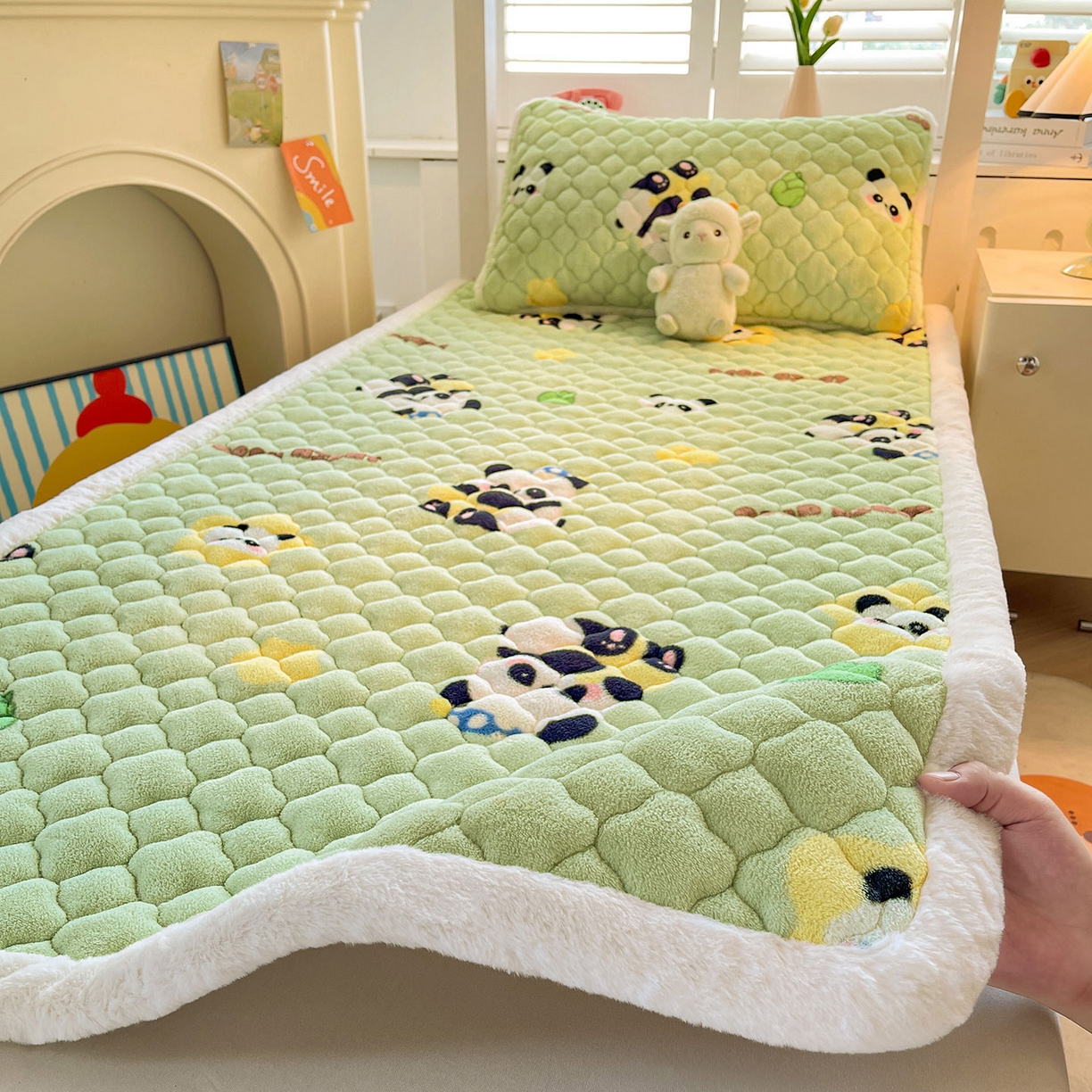 91家纺网 家纺一手货源 找家纺 喜居 2025新款加厚印花牛奶绒夹棉床垫床褥垫褥子床护垫 晚安熊猫