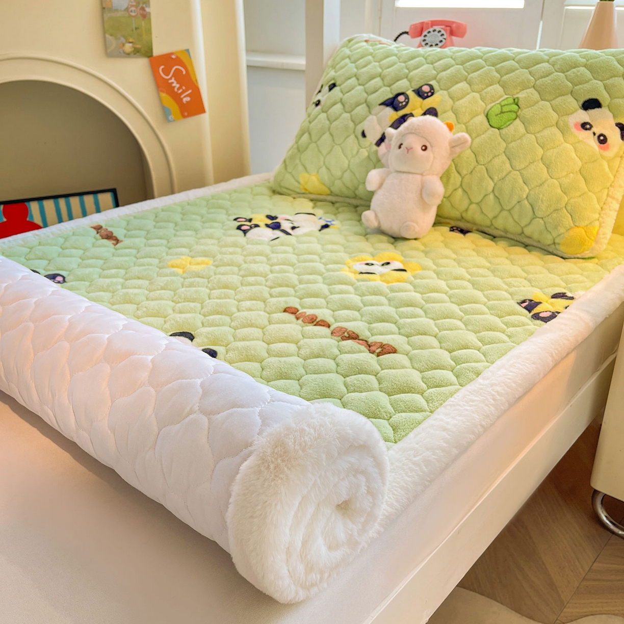 91家纺网 家纺一手货源 找家纺 喜居 2025新款加厚印花牛奶绒夹棉床垫床褥垫褥子床护垫 晚安熊猫