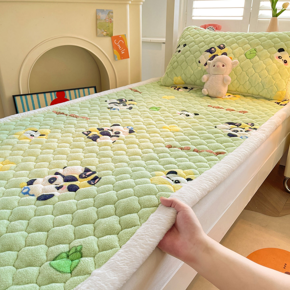 91家纺网 家纺一手货源 找家纺 喜居 2025新款加厚印花牛奶绒夹棉床垫床褥垫褥子床护垫 晚安熊猫