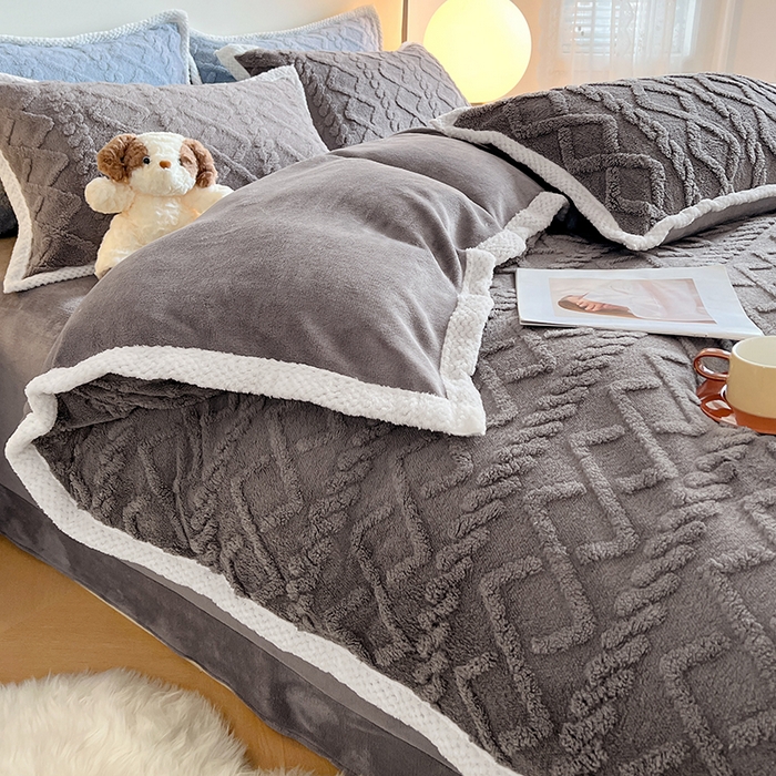 91家纺网 家纺一手货源 找家纺 （总）贝拉梦家纺 2025新款加厚塔芙绒菱格纯色素色牛奶绒四件套