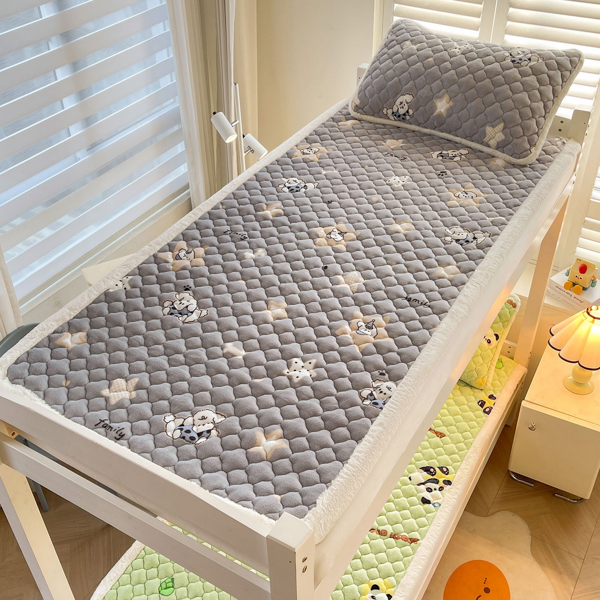 91家纺网 家纺一手货源 找家纺 喜居 2025新款加厚印花牛奶绒夹棉床垫床褥垫褥子床护垫 星际萌宠