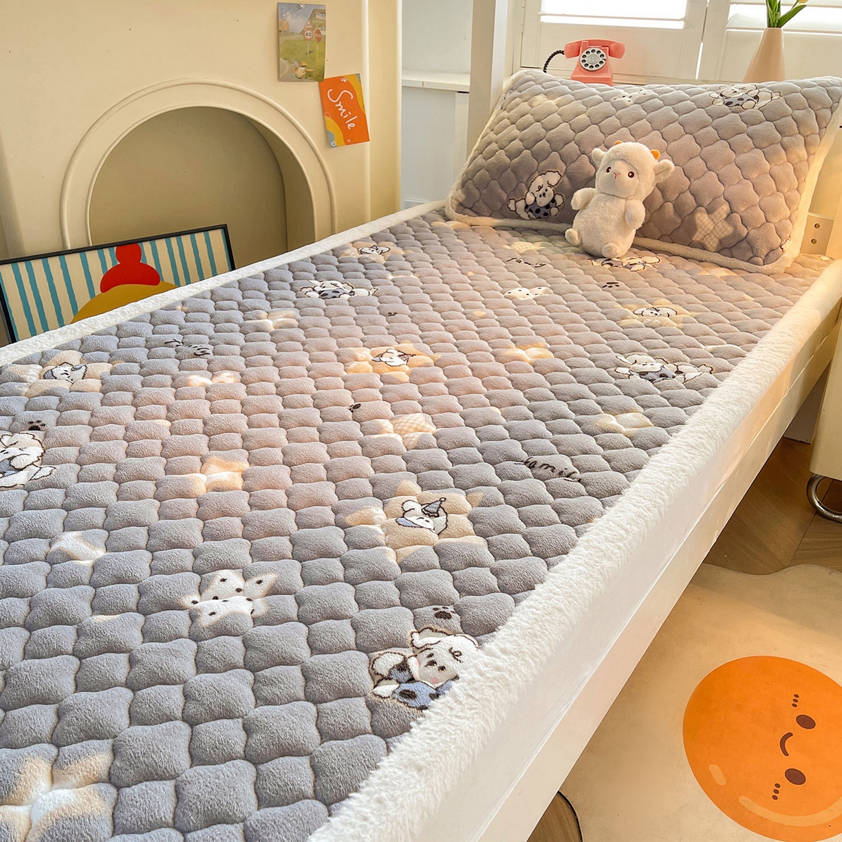 91家纺网 家纺一手货源 找家纺 喜居 2025新款加厚印花牛奶绒夹棉床垫床褥垫褥子床护垫 星际萌宠