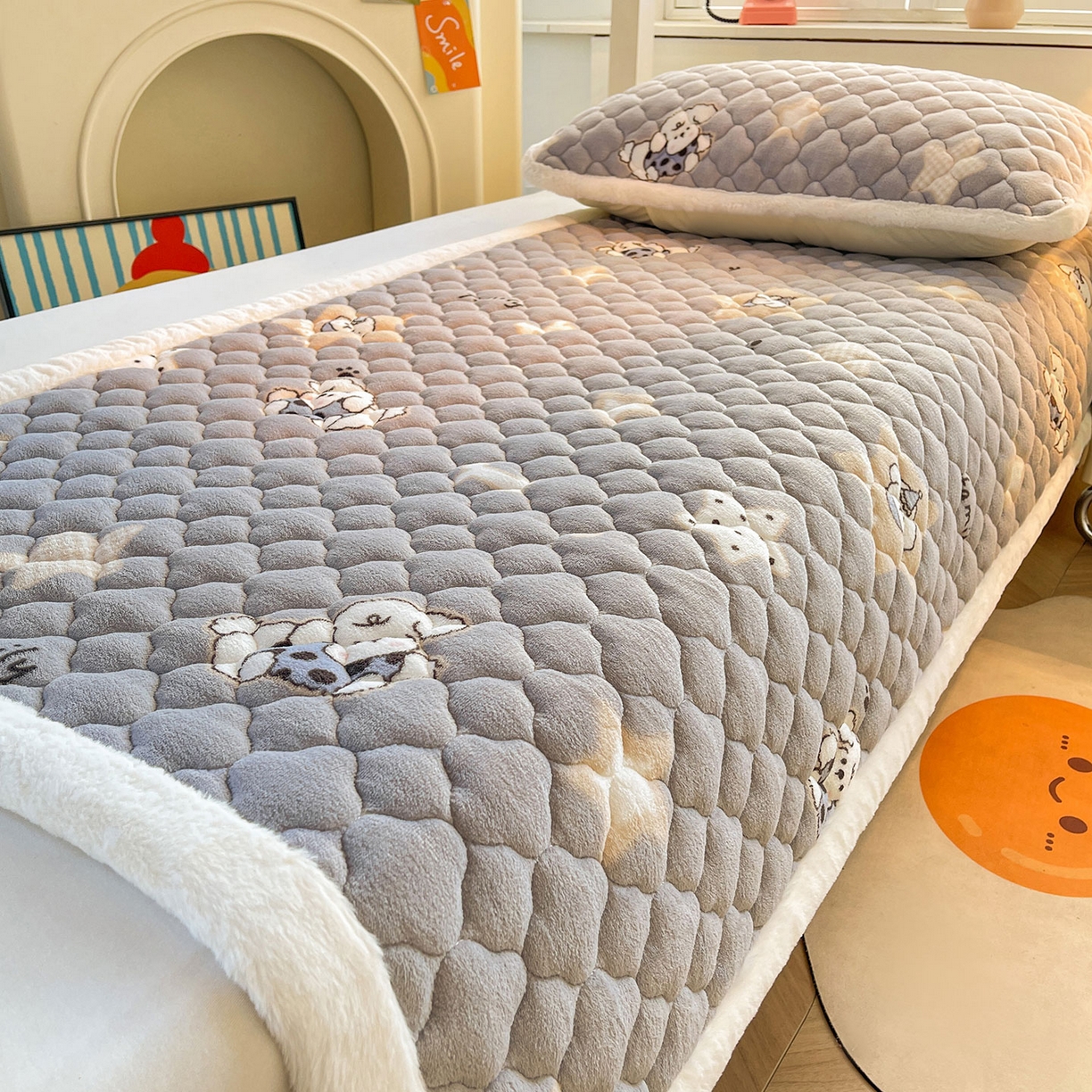 91家纺网 家纺一手货源 找家纺 喜居 2025新款加厚印花牛奶绒夹棉床垫床褥垫褥子床护垫 星际萌宠