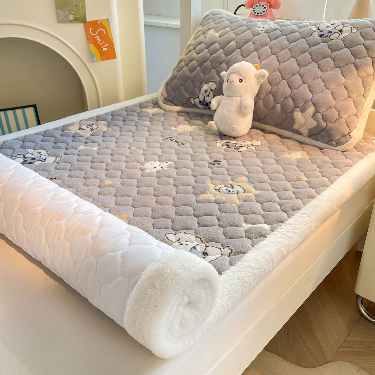 91家纺网 家纺一手货源 找家纺 喜居 2025新款加厚印花牛奶绒夹棉床垫床褥垫褥子床护垫 星际萌宠