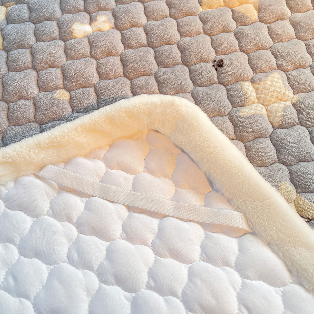 91家纺网 家纺一手货源 找家纺 喜居 2025新款加厚印花牛奶绒夹棉床垫床褥垫褥子床护垫 星际萌宠