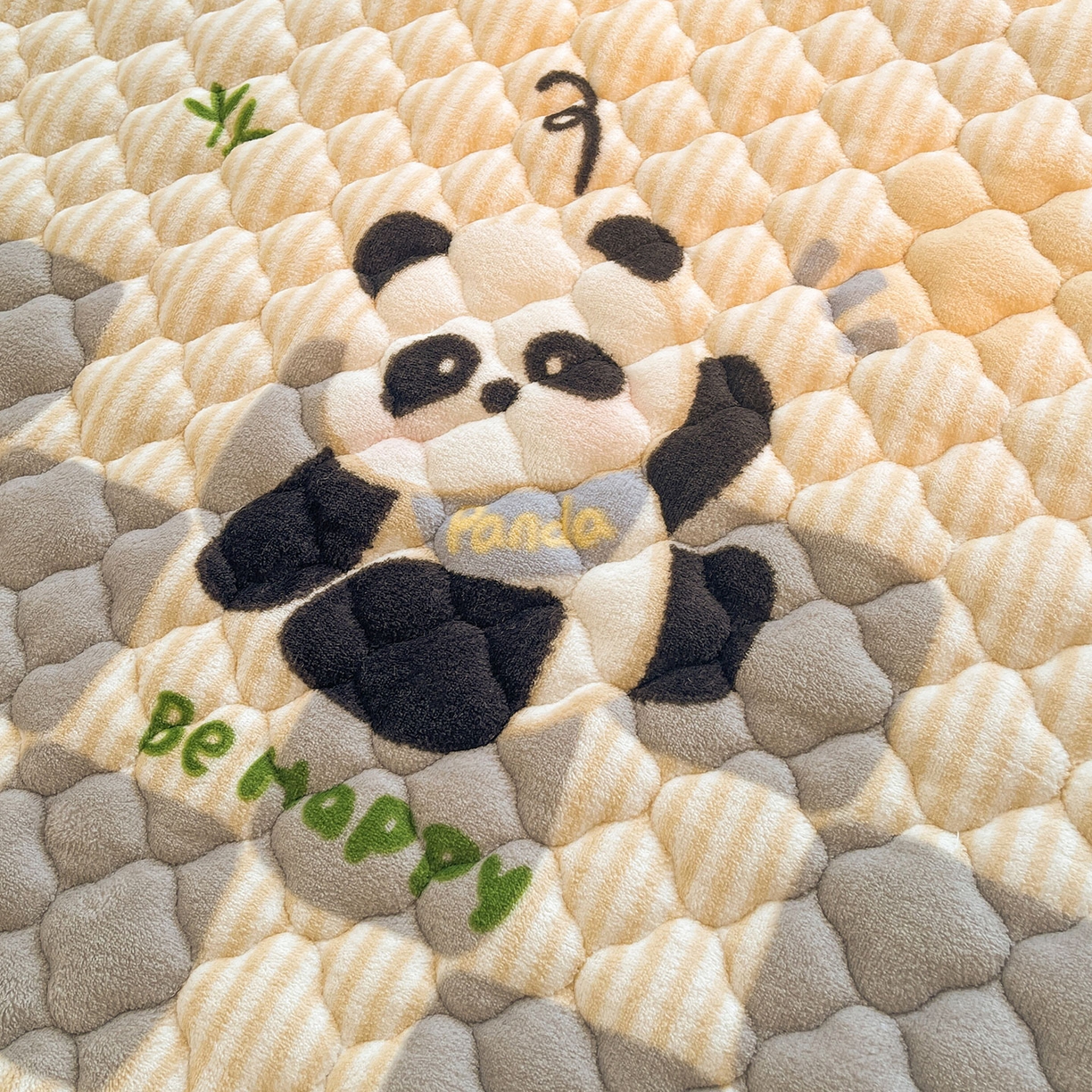 91家纺网 家纺一手货源 找家纺 喜居 2025新款加厚印花牛奶绒夹棉床垫床褥垫褥子床护垫 小灰熊猫