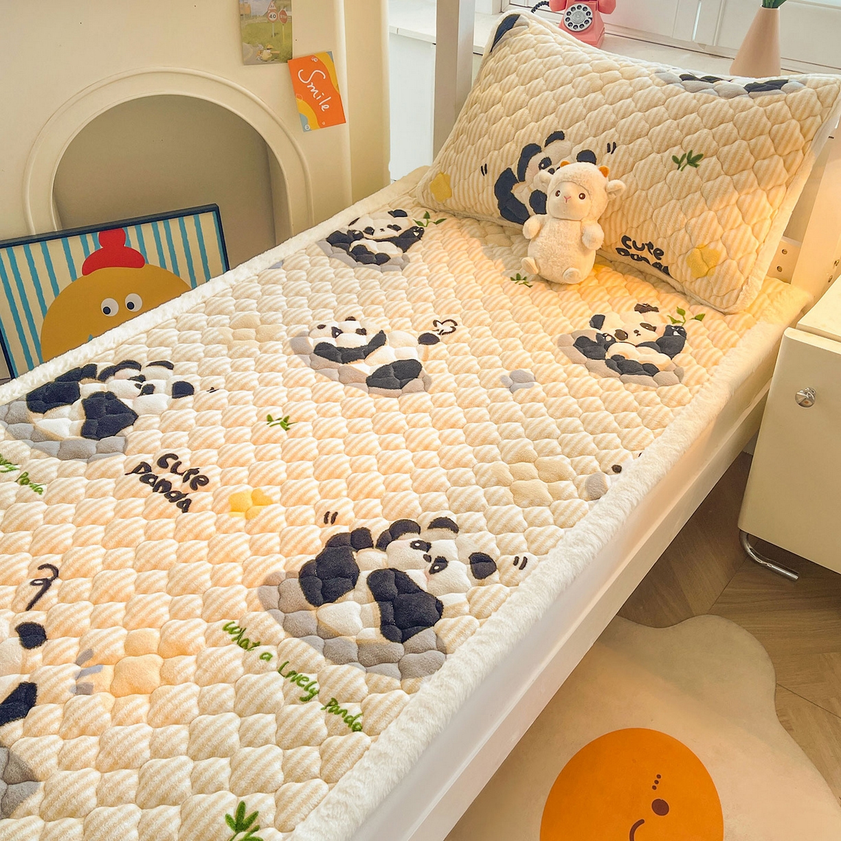 91家纺网 家纺一手货源 找家纺 喜居 2025新款加厚印花牛奶绒夹棉床垫床褥垫褥子床护垫 小灰熊猫
