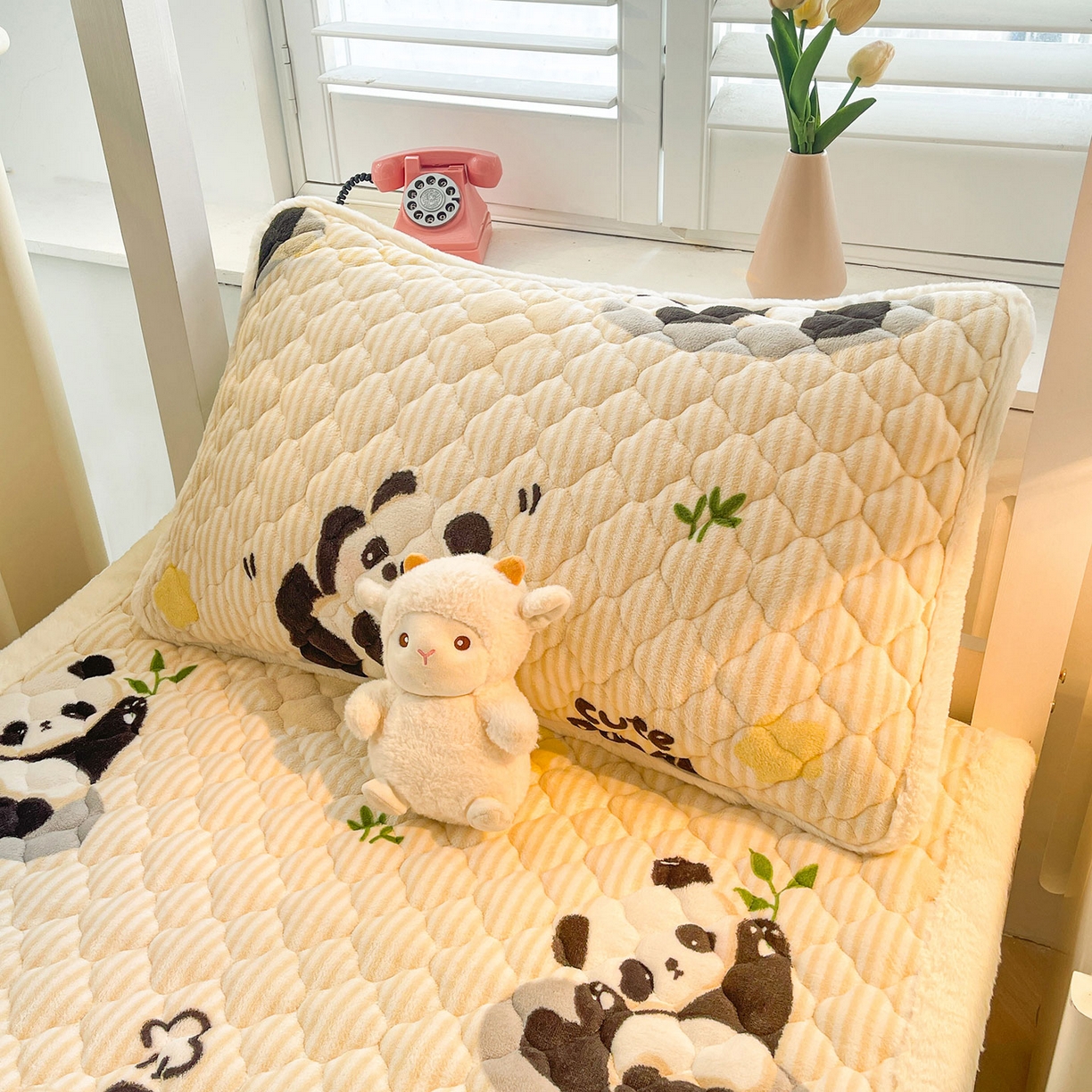 91家纺网 家纺一手货源 找家纺 喜居 2025新款加厚印花牛奶绒夹棉床垫床褥垫褥子床护垫 小灰熊猫