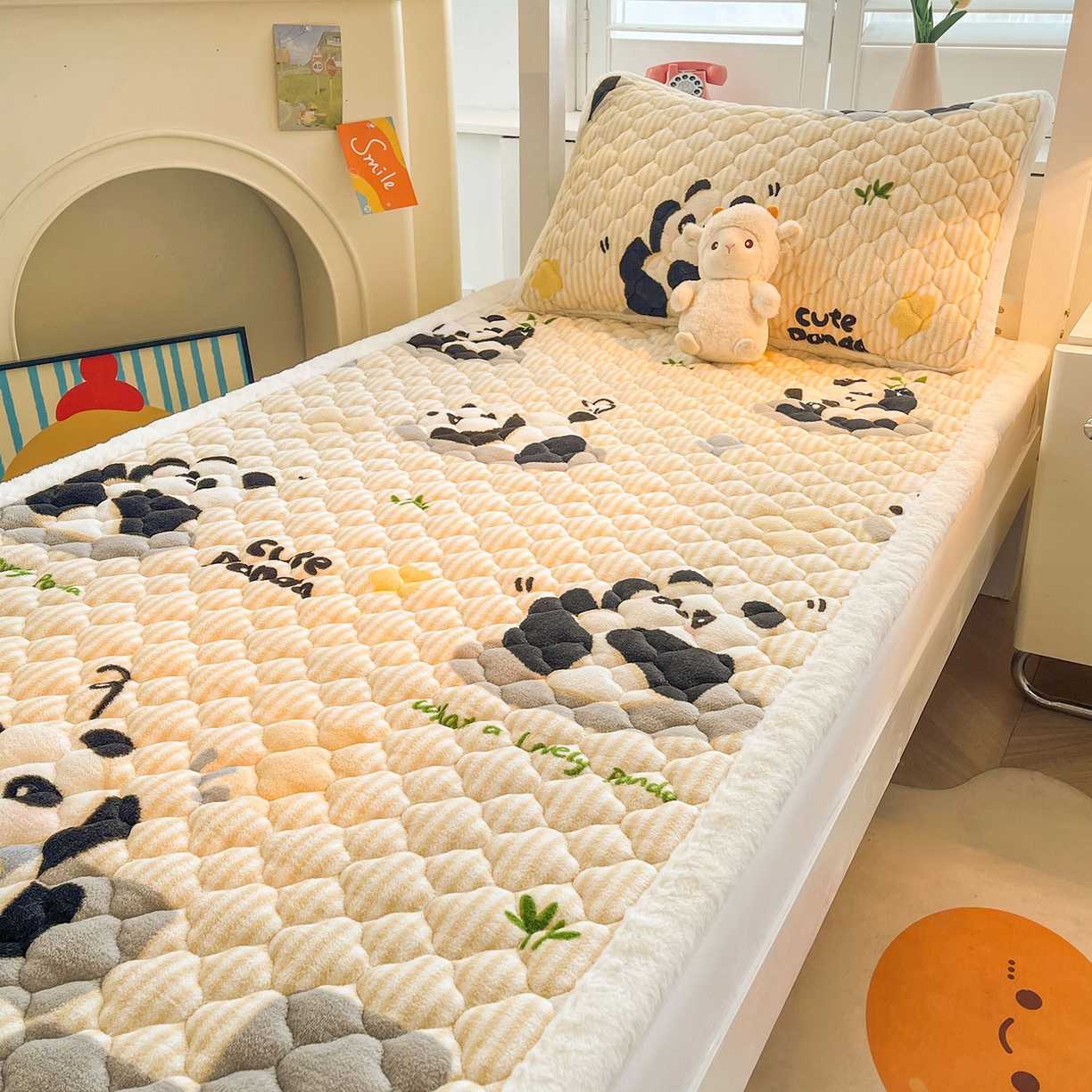 91家纺网 家纺一手货源 找家纺 喜居 2025新款加厚印花牛奶绒夹棉床垫床褥垫褥子床护垫 小灰熊猫
