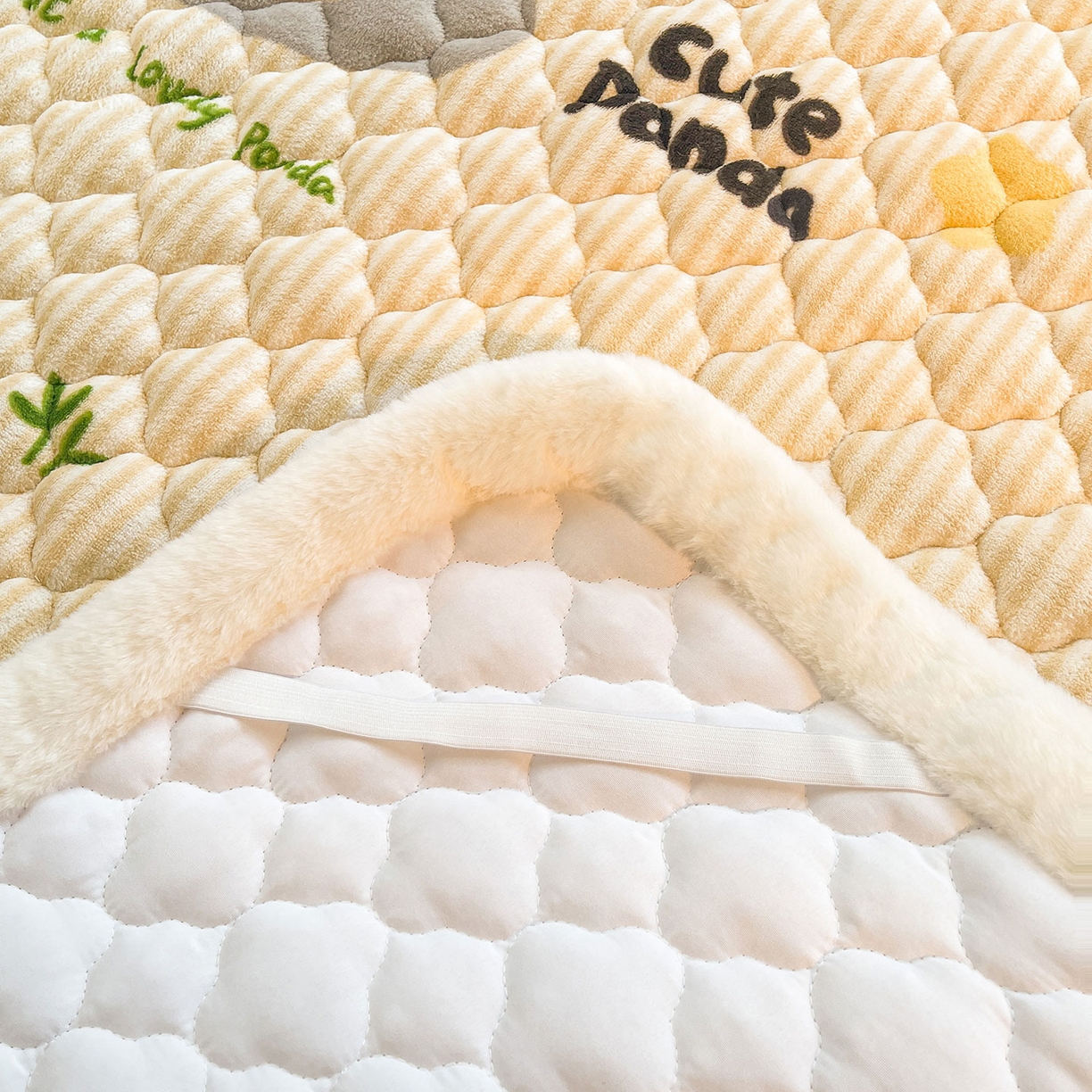 91家纺网 家纺一手货源 找家纺 喜居 2025新款加厚印花牛奶绒夹棉床垫床褥垫褥子床护垫 小灰熊猫