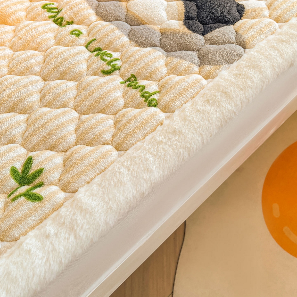 91家纺网 家纺一手货源 找家纺 喜居 2025新款加厚印花牛奶绒夹棉床垫床褥垫褥子床护垫 小灰熊猫