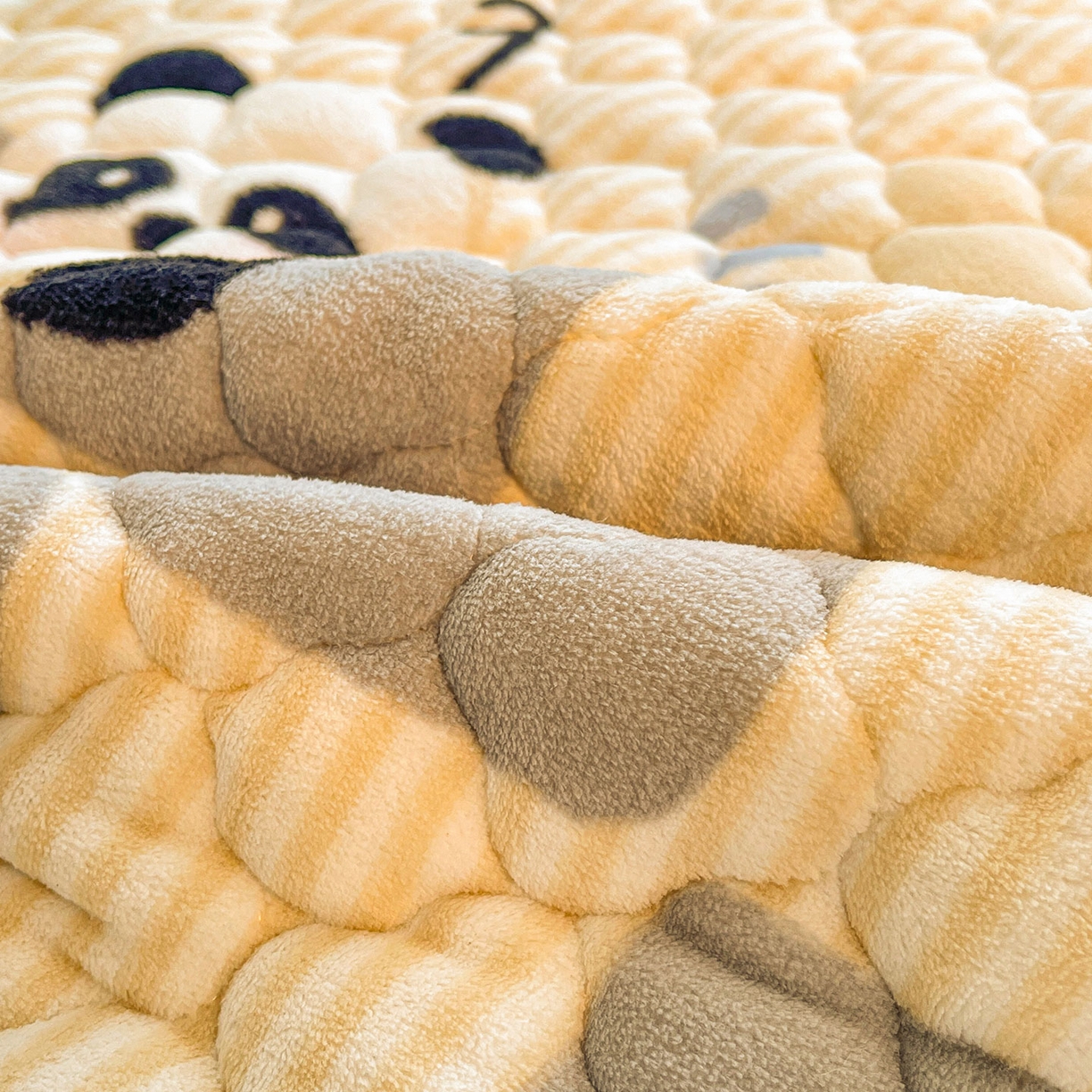 91家纺网 家纺一手货源 找家纺 喜居 2025新款加厚印花牛奶绒夹棉床垫床褥垫褥子床护垫 小灰熊猫