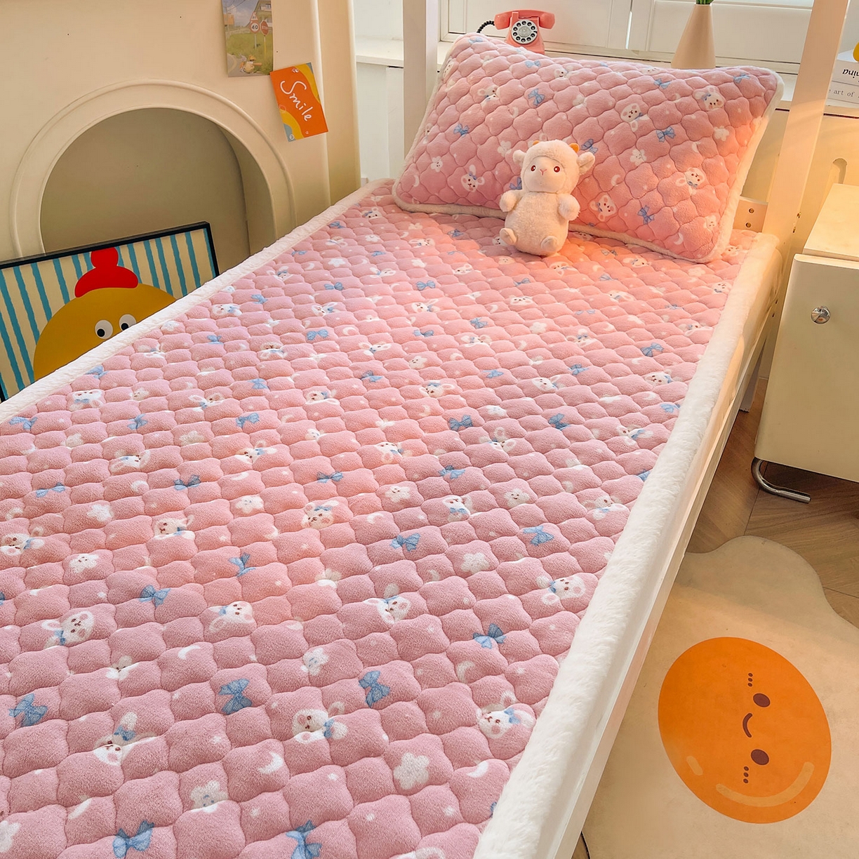 91家纺网 家纺一手货源 找家纺 喜居 2025新款加厚印花牛奶绒夹棉床垫床褥垫褥子床护垫 粉粉兔