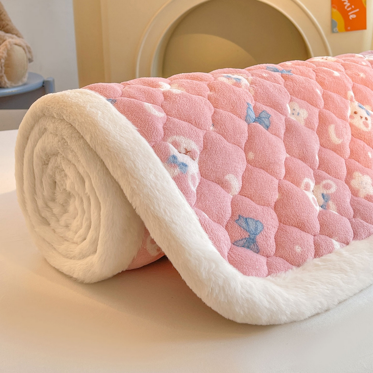 91家纺网 家纺一手货源 找家纺 喜居 2025新款加厚印花牛奶绒夹棉床垫床褥垫褥子床护垫 粉粉兔