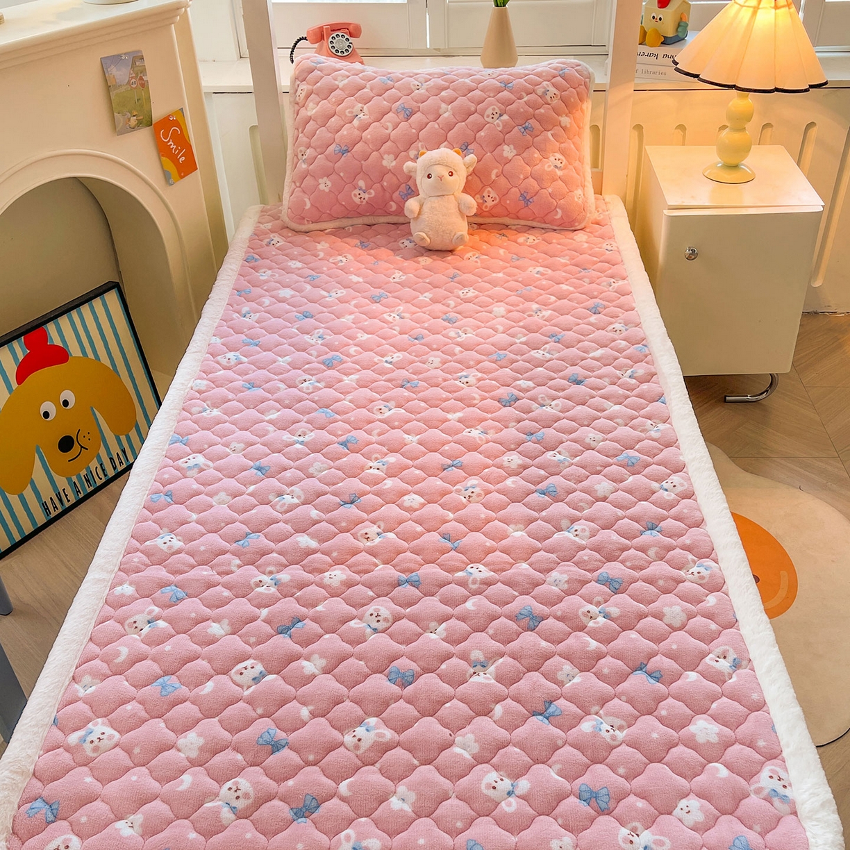 91家纺网 家纺一手货源 找家纺 喜居 2025新款加厚印花牛奶绒夹棉床垫床褥垫褥子床护垫 粉粉兔