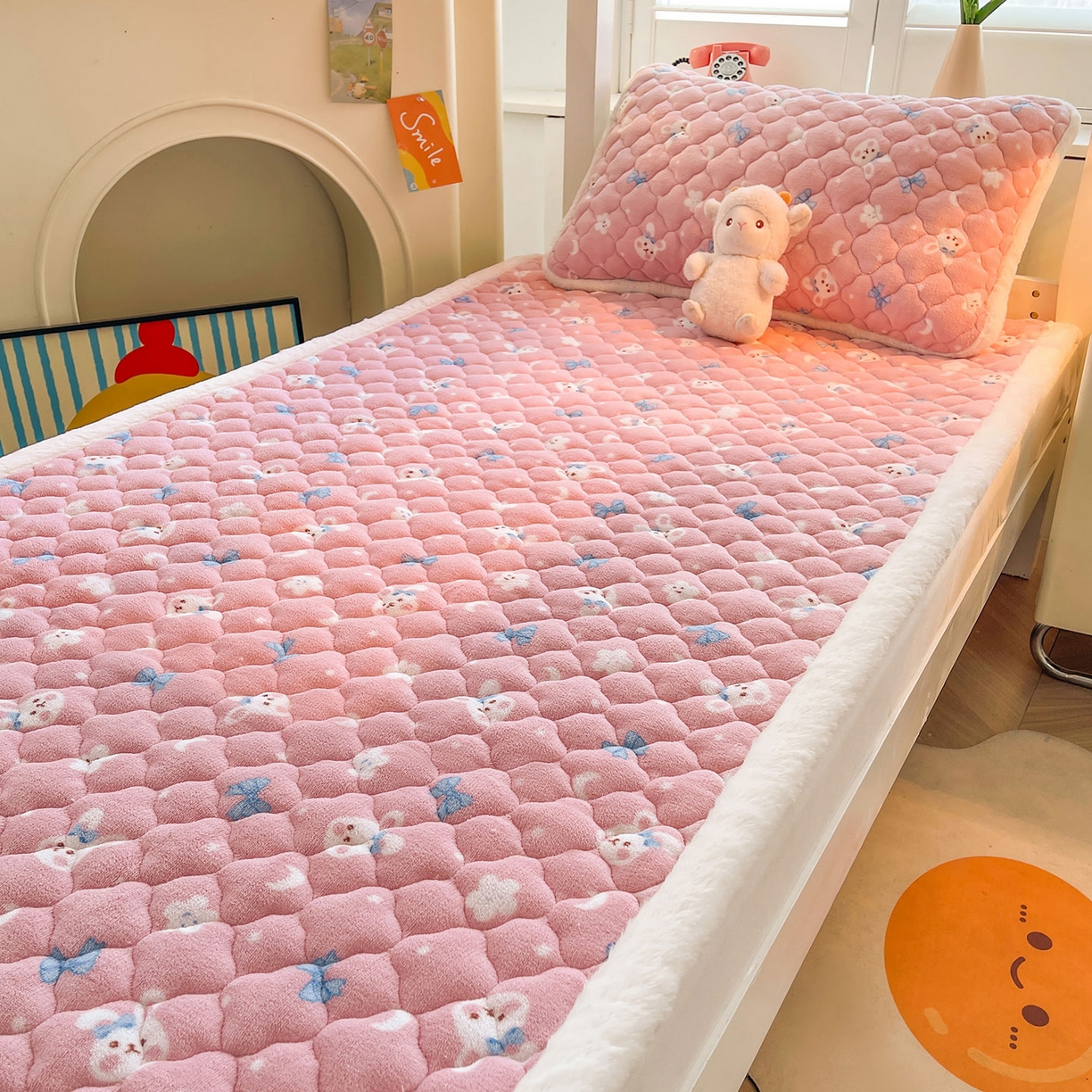 91家纺网 家纺一手货源 找家纺 喜居 2025新款加厚印花牛奶绒夹棉床垫床褥垫褥子床护垫 粉粉兔