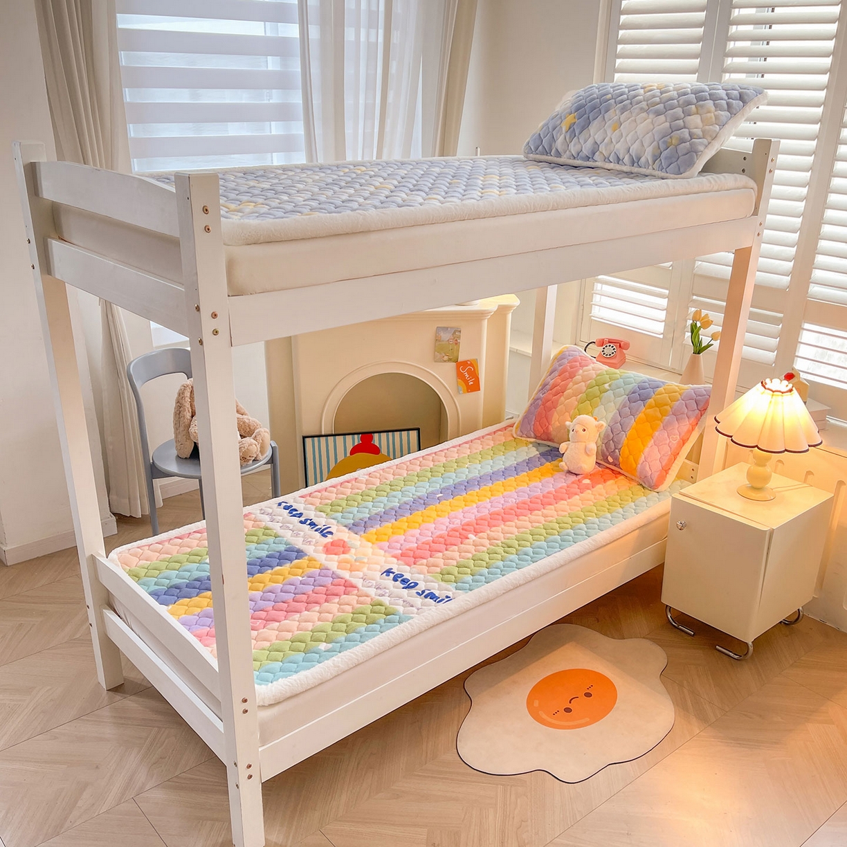 91家纺网 家纺一手货源 找家纺 喜居 2025新款加厚印花牛奶绒夹棉床垫床褥垫褥子床护垫 彩虹淘气