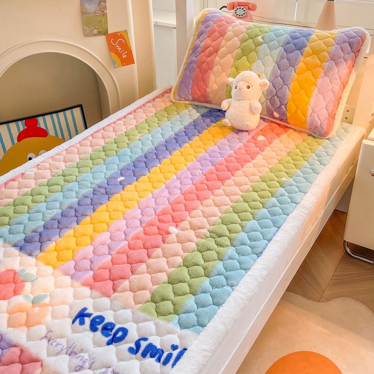 91家纺网 家纺一手货源 找家纺 喜居 2025新款加厚印花牛奶绒夹棉床垫床褥垫褥子床护垫 彩虹淘气