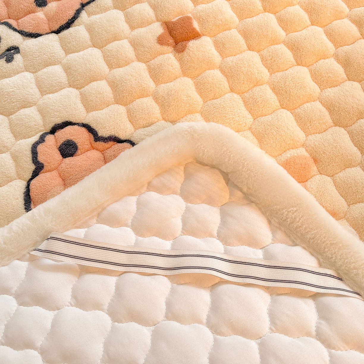 91家纺网 家纺一手货源 找家纺 喜居 2025新款加厚印花牛奶绒夹棉床垫床褥垫褥子床护垫 小熊宝