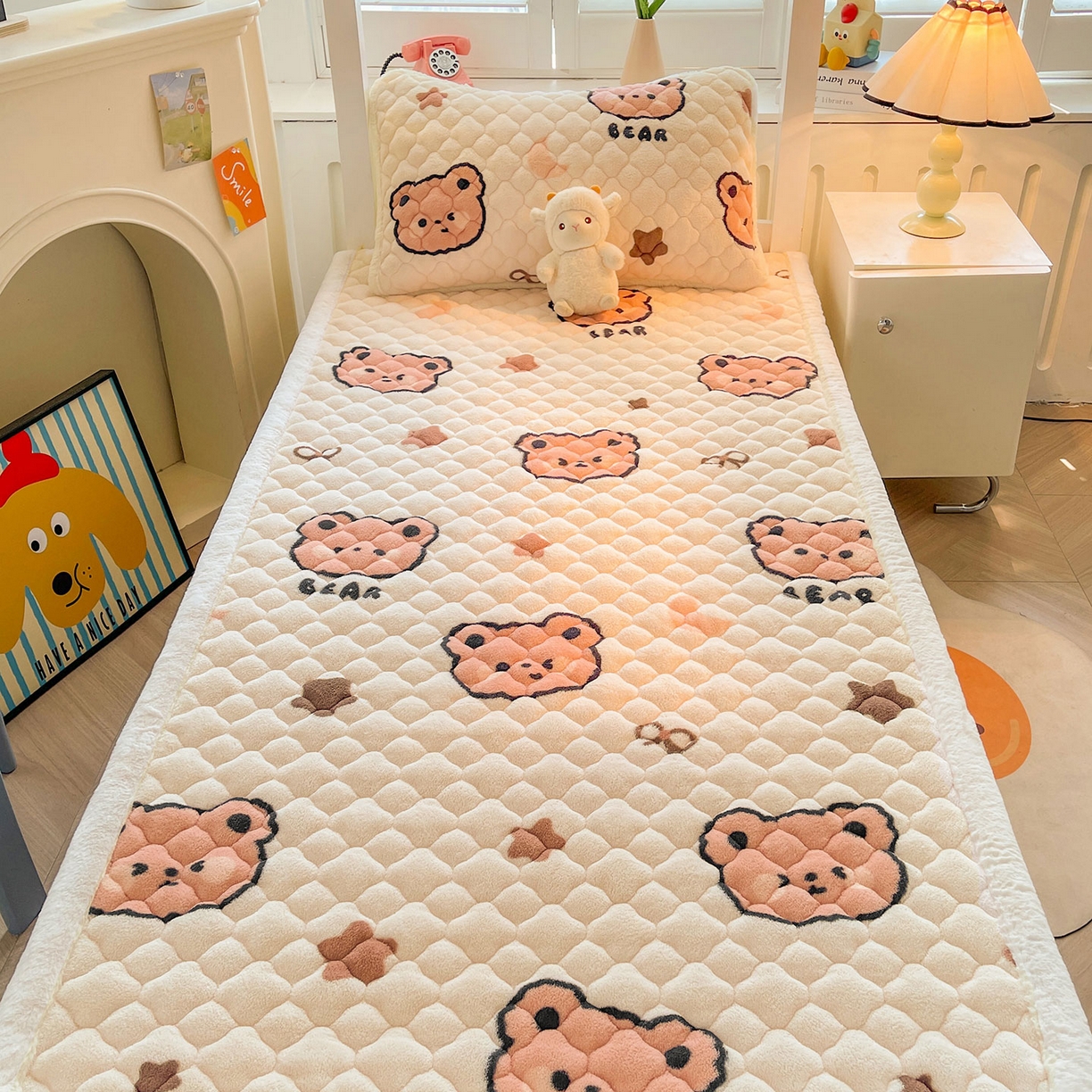 91家纺网 家纺一手货源 找家纺 喜居 2025新款加厚印花牛奶绒夹棉床垫床褥垫褥子床护垫 小熊宝