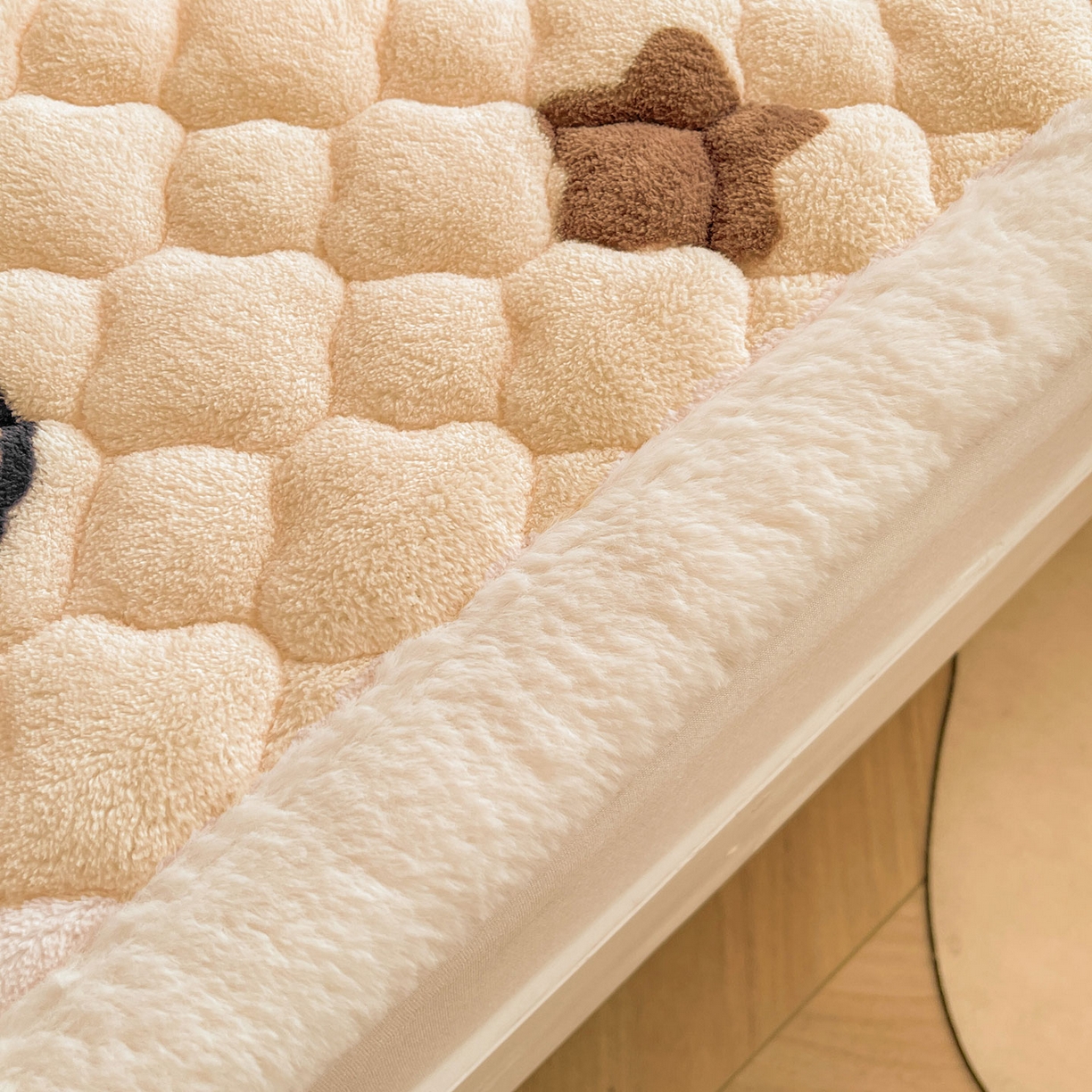 91家纺网 家纺一手货源 找家纺 喜居 2025新款加厚印花牛奶绒夹棉床垫床褥垫褥子床护垫 小熊宝