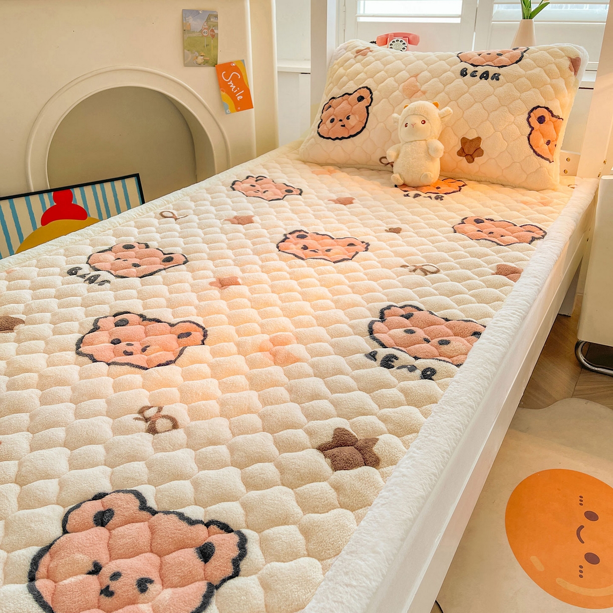 91家纺网 家纺一手货源 找家纺 喜居 2025新款加厚印花牛奶绒夹棉床垫床褥垫褥子床护垫 小熊宝