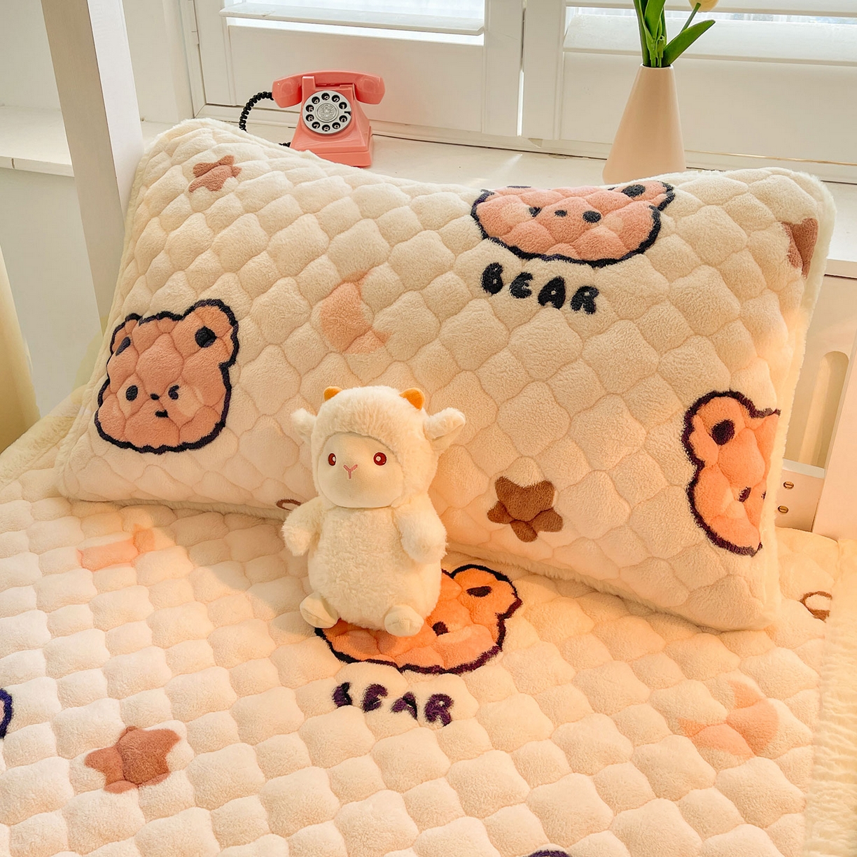 91家纺网 家纺一手货源 找家纺 喜居 2025新款加厚印花牛奶绒夹棉床垫床褥垫褥子床护垫 小熊宝