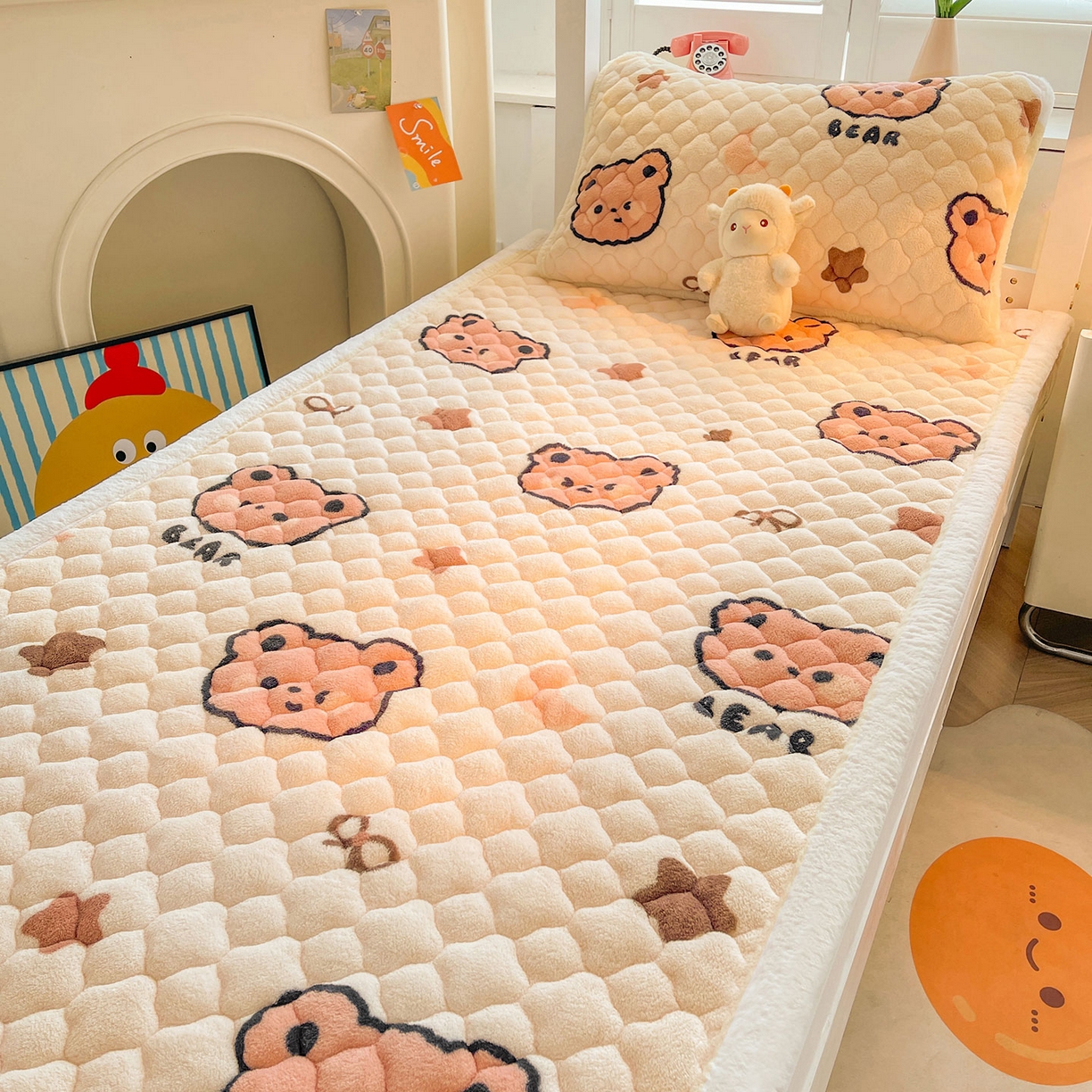 91家纺网 家纺一手货源 找家纺 喜居 2025新款加厚印花牛奶绒夹棉床垫床褥垫褥子床护垫 小熊宝