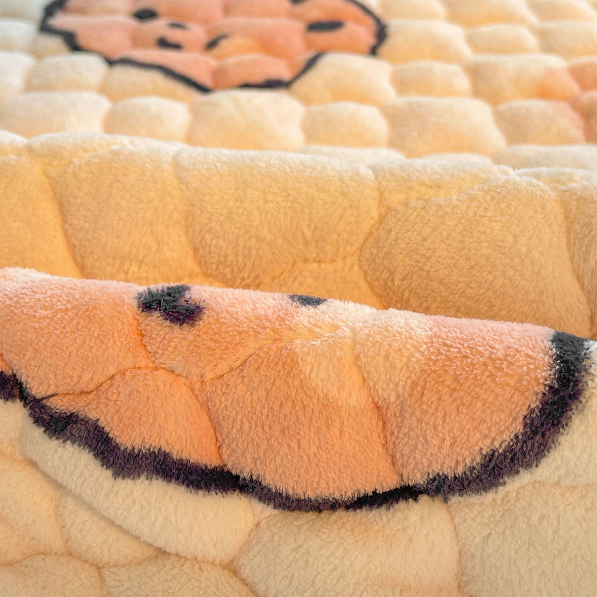 91家纺网 家纺一手货源 找家纺 喜居 2025新款加厚印花牛奶绒夹棉床垫床褥垫褥子床护垫 小熊宝