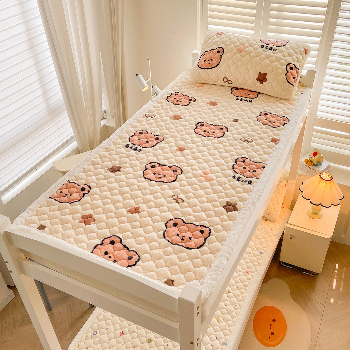 91家纺网 家纺一手货源 找家纺 喜居 2025新款加厚印花牛奶绒夹棉床垫床褥垫褥子床护垫 小熊宝