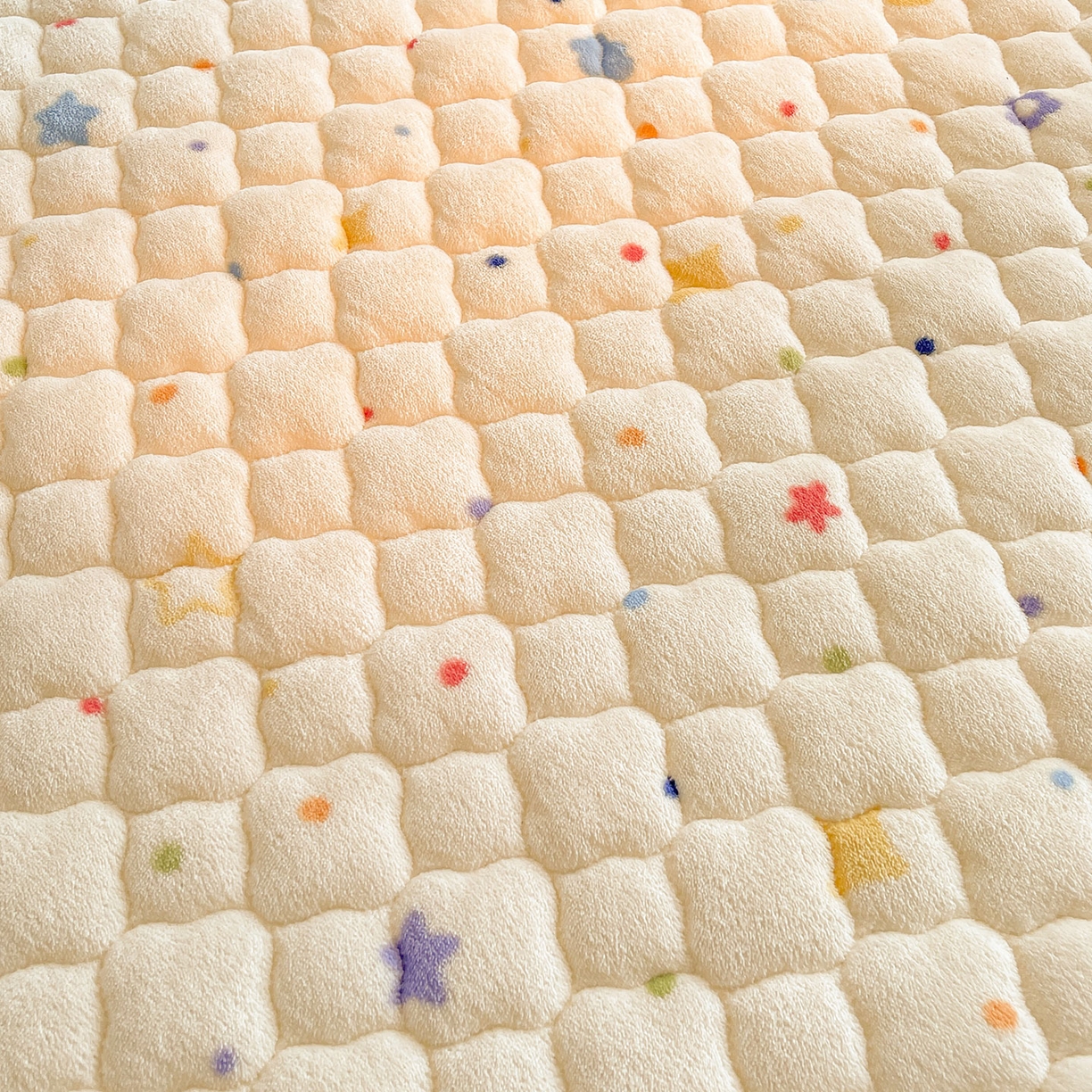 91家纺网 家纺一手货源 找家纺 喜居 2025新款加厚印花牛奶绒夹棉床垫床褥垫褥子床护垫 童话星空