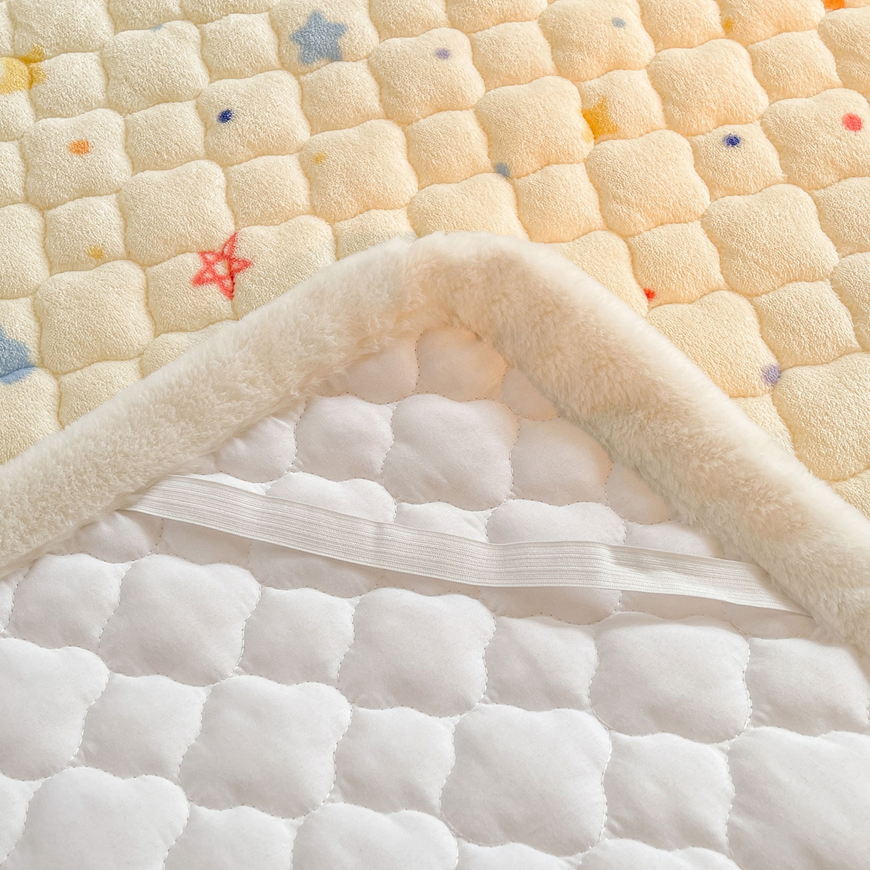 91家纺网 家纺一手货源 找家纺 喜居 2025新款加厚印花牛奶绒夹棉床垫床褥垫褥子床护垫 童话星空