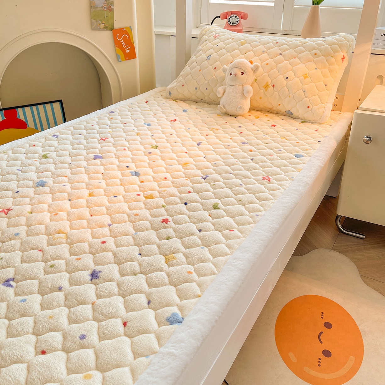 91家纺网 家纺一手货源 找家纺 喜居 2025新款加厚印花牛奶绒夹棉床垫床褥垫褥子床护垫 童话星空